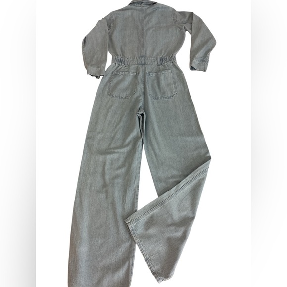 Universal Thread Light Blue Denim Overalls. Perfect for casual occasions. - Picture 7 of 7